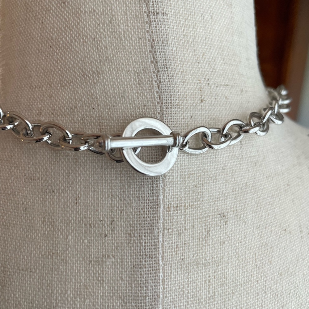 CRYSTAL HEART PENDANT ON TOGGLE NECKLACE - Picture 4 of 5